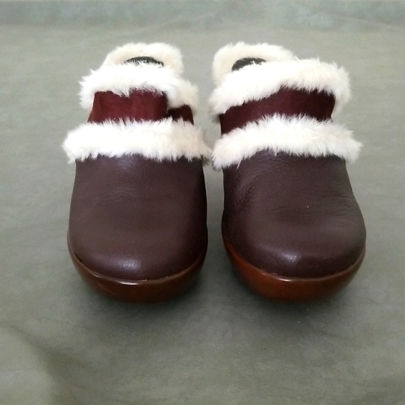 💕 TOMMY HILFIGER FUR LINED CLOGS - Picture 2 of 9